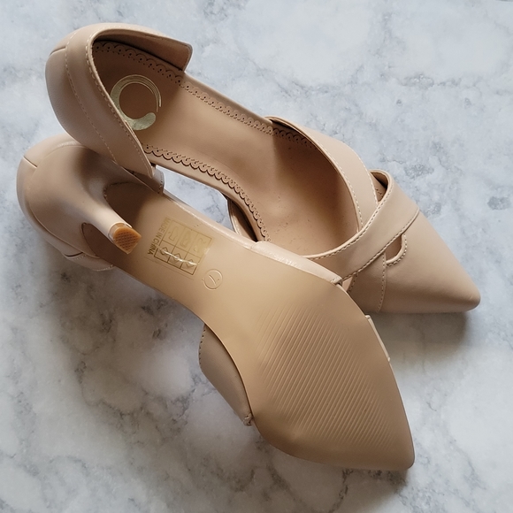 Journee Collection nude Dora pumps size 7 - Picture 6 of 7